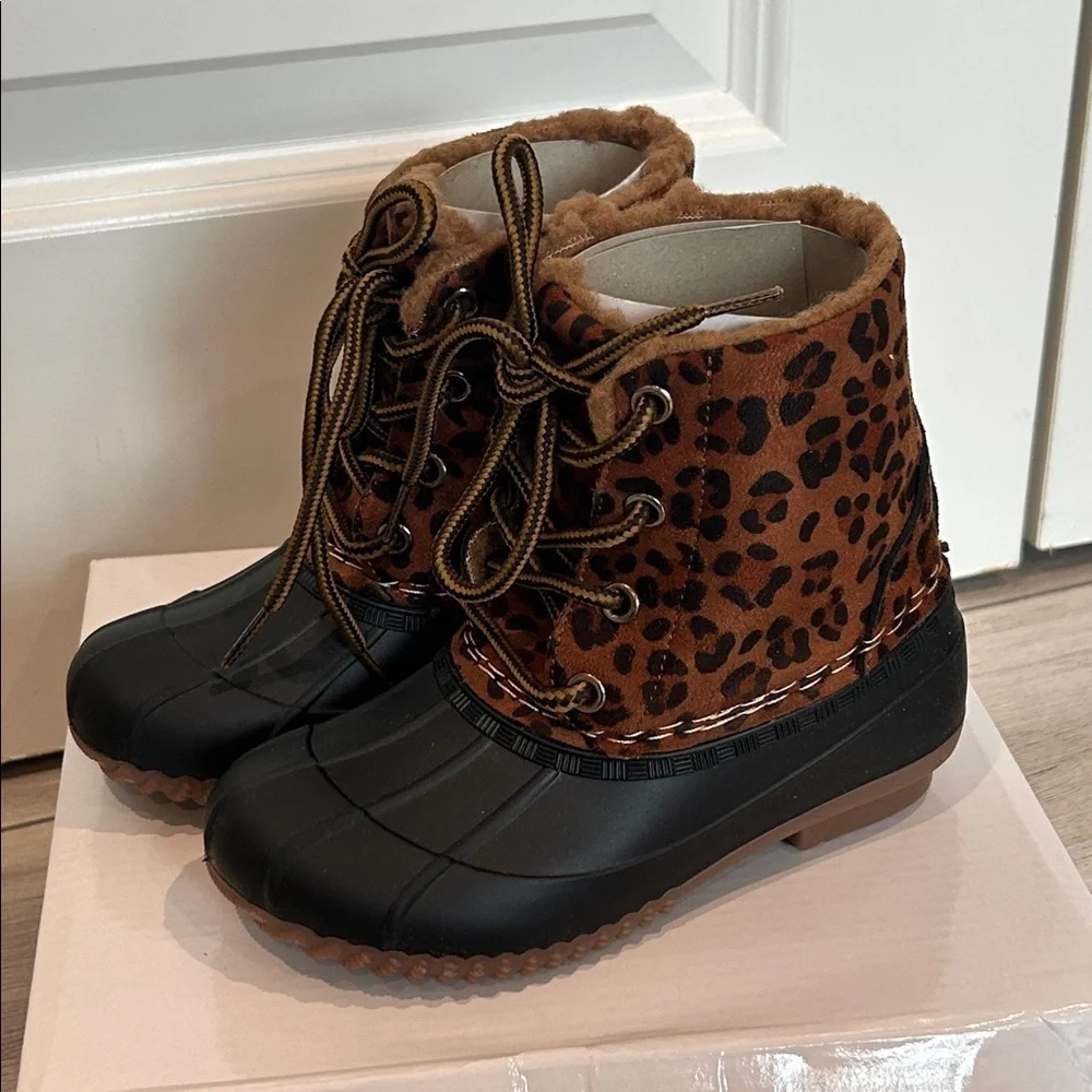 Olivia Miller Girl! Girls leopard print snow rain faux fur lined boots size 12